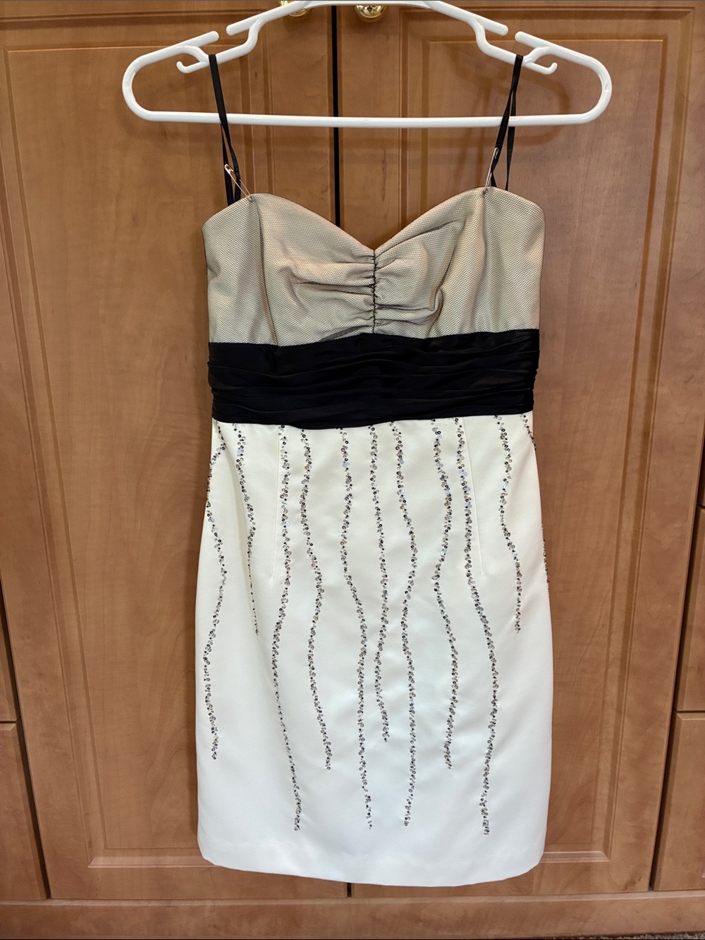 Laundry By Shelli Segal Ivory and Black Strapless Cocktail Dress. Size 2